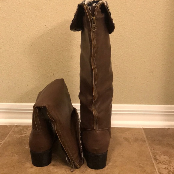 BOOTS - Picture 4 of 5